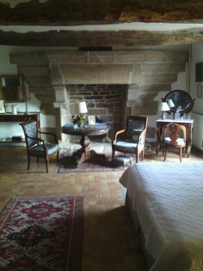 Manoir De Kerguereon Panzió Ploubezre Kültér fotó