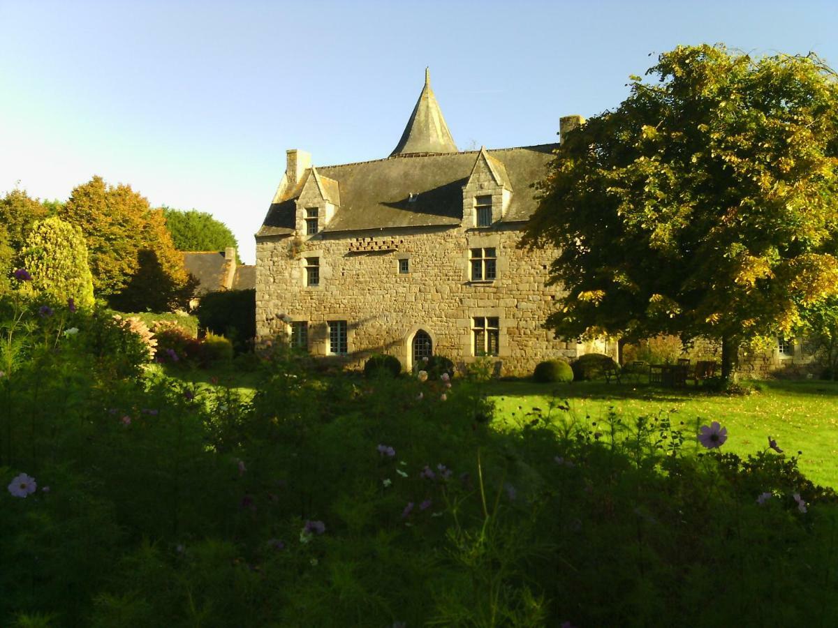 Manoir De Kerguereon Panzió Ploubezre Kültér fotó