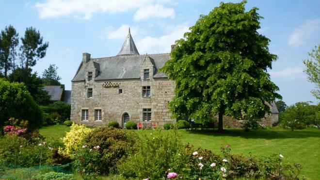 Manoir De Kerguereon Panzió Ploubezre Kültér fotó